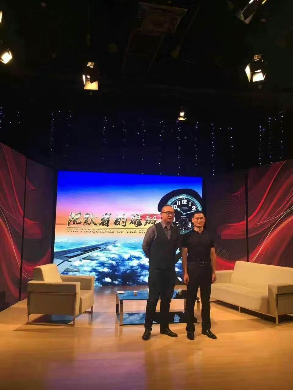 佰世慈航演讲口才创始人姚辉与CCTV光荣之路栏目主持人朱轶合影