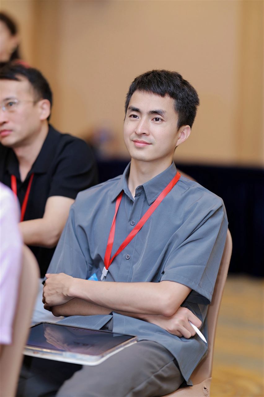 新闻资讯:演讲手势训练,应先建立站姿与信息同步
