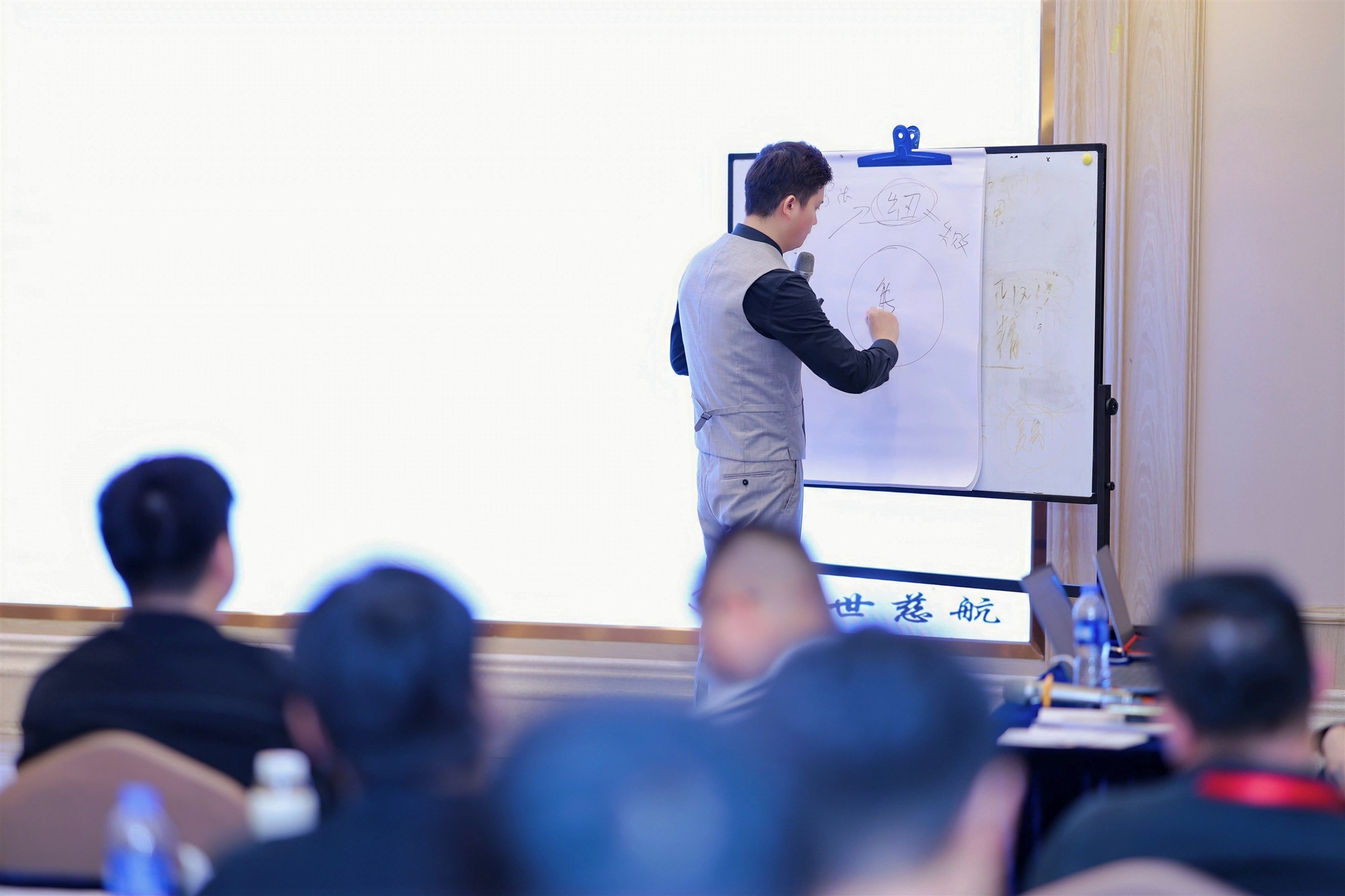 6a99309ca68b3.jpg 网站素材127.jpg