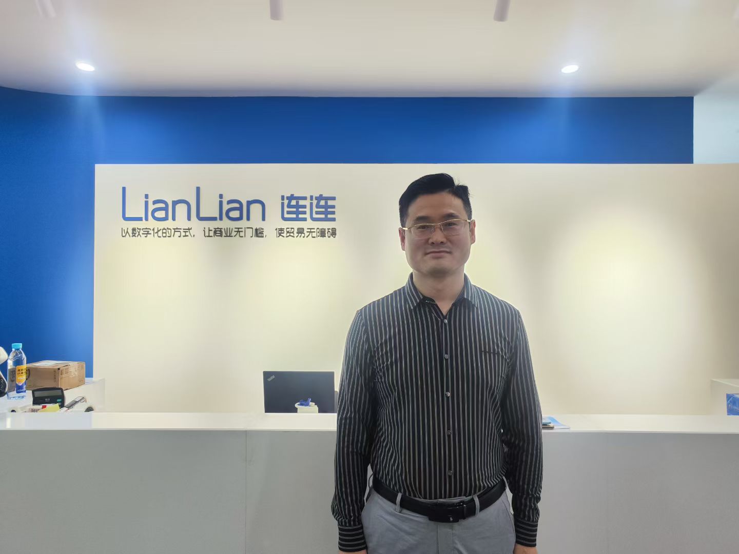 佰世慈航演讲口才创始人姚辉在连连办公场所走访交流留影