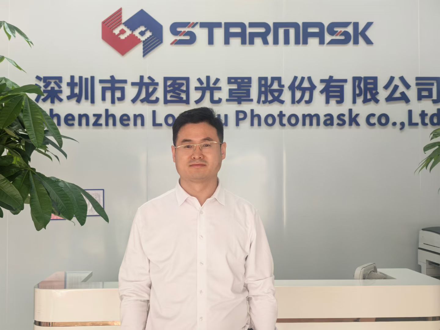 佰世慈航演讲口才创始人姚辉在龙图光罩办公场所走访交流留影